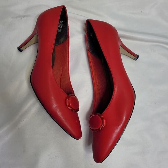 VINTAGE 80s tomato red with‎ broach detail almond toe heels 8.5 - Picture 7 of 12